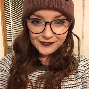 Meet your Posher, Caitlin